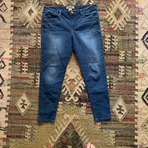 Size 12 Democracy Freedom ankle skimmer, super comfortable.